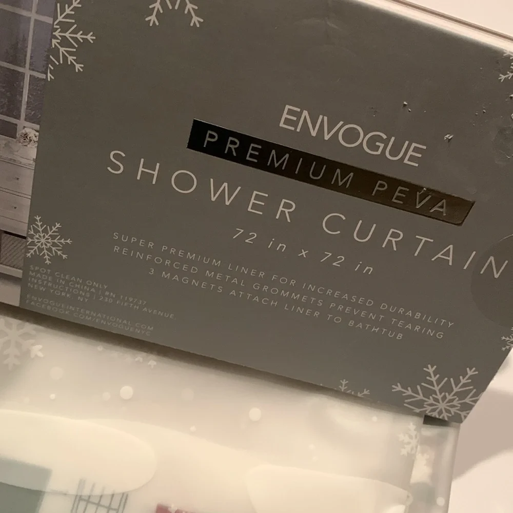 Envogue Christmas Village Shower Curtain
